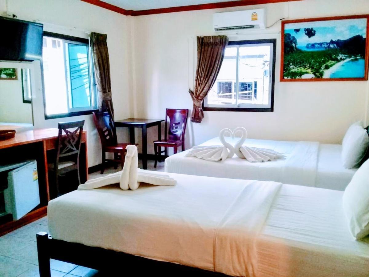 Golden Bee Phiphi Hotel Exterior photo