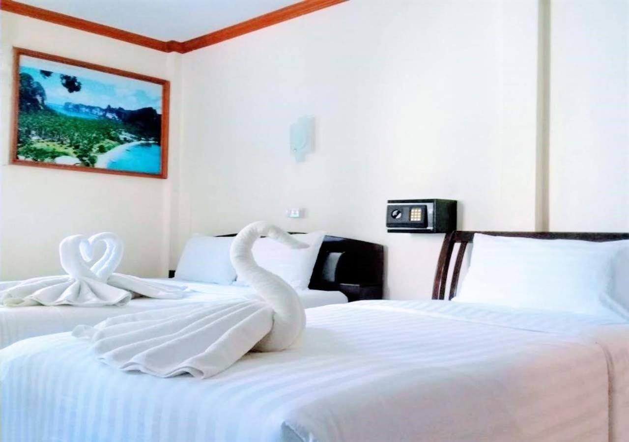 Golden Bee Phiphi Hotel Exterior photo