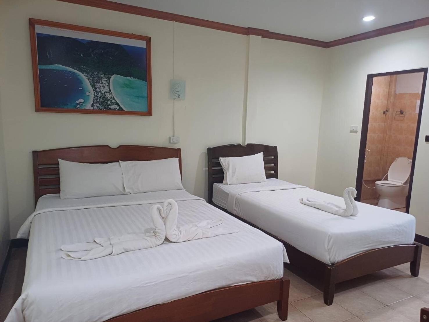 Golden Bee Phiphi Hotel Exterior photo