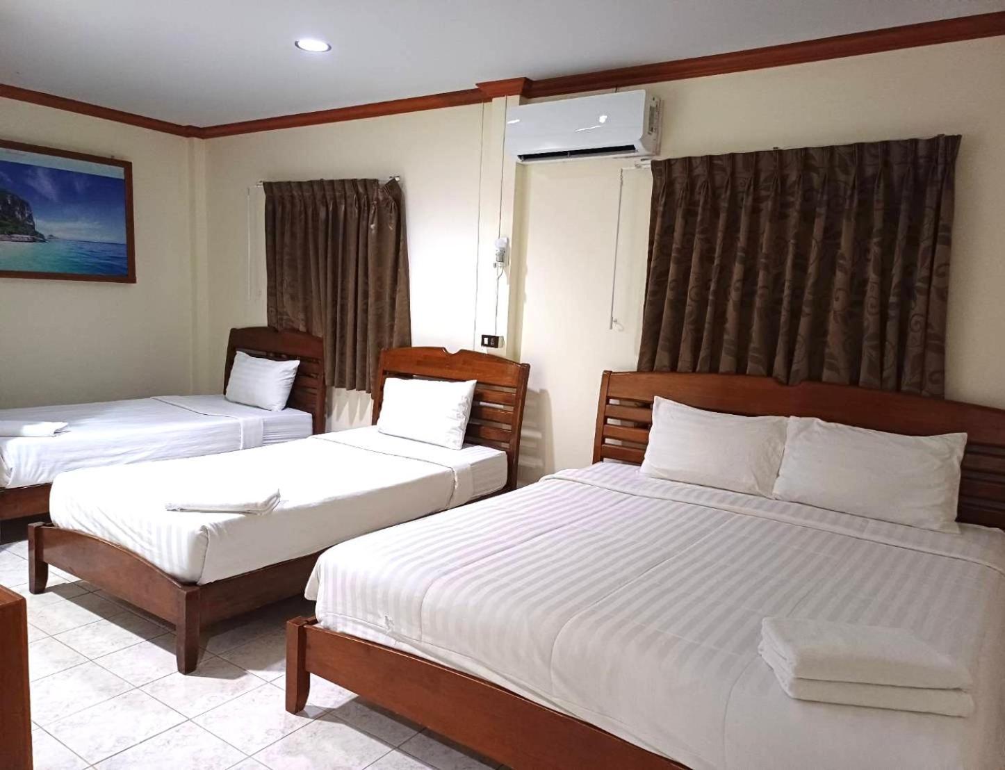 Golden Bee Phiphi Hotel Exterior photo