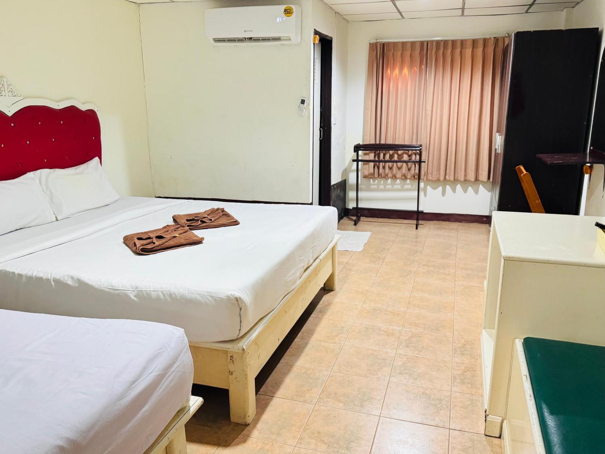 Golden Bee Phiphi Hotel Exterior photo