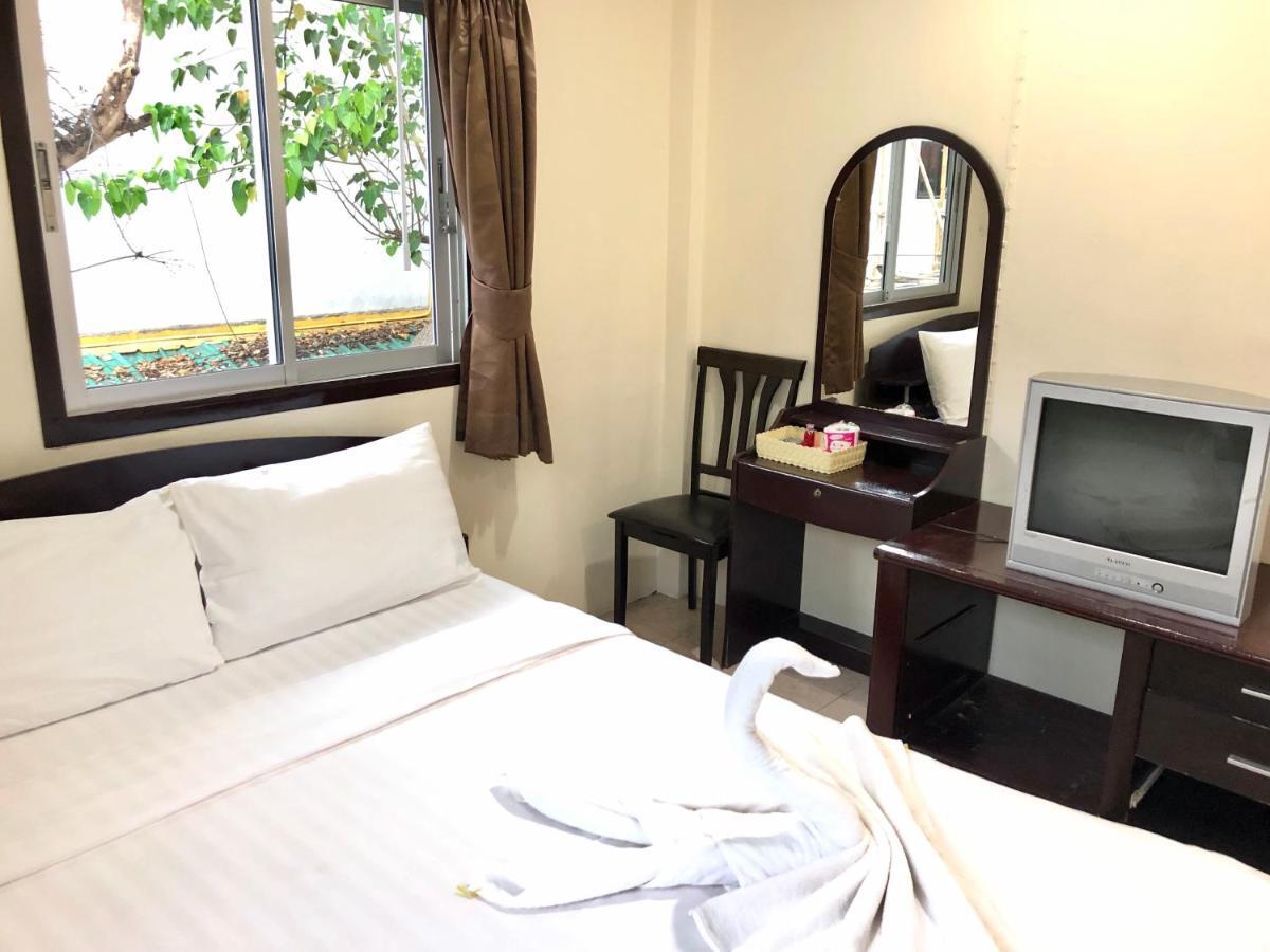 Golden Bee Phiphi Hotel Exterior photo