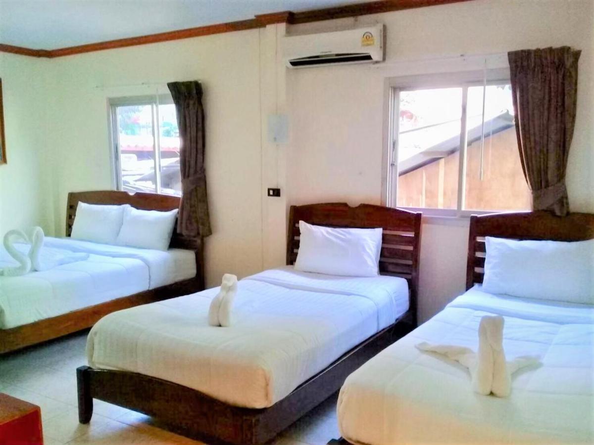 Golden Bee Phiphi Hotel Exterior photo