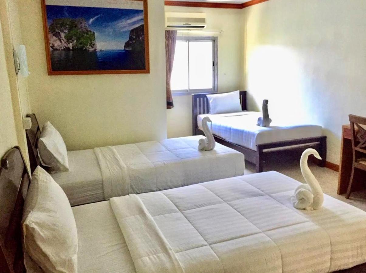 Golden Bee Phiphi Hotel Exterior photo