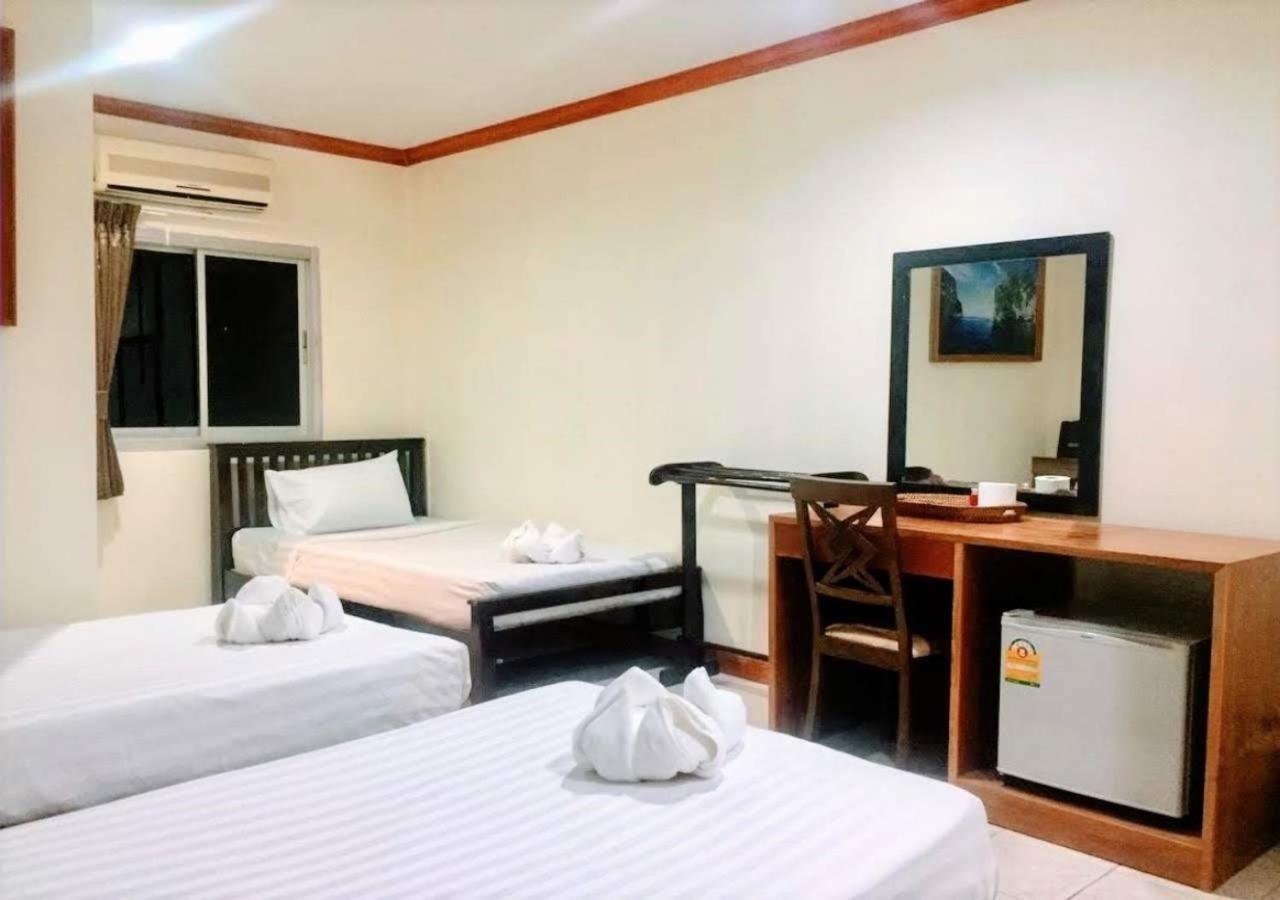 Golden Bee Phiphi Hotel Exterior photo